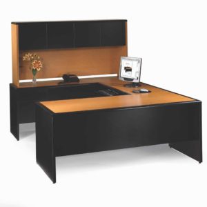 Lr8l Desk and shelf
